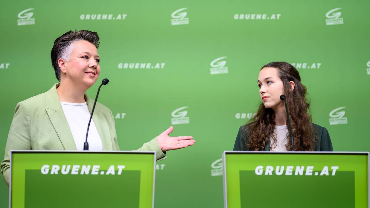 Generalsekretärin Olga Voglauer und EU-Spitzenkandidatin Lena Schilling traten den neuen Vorwürfen bei einer Pressekonferenz entschieden entgegen. Generalsekretärin Olga Voglauer und EU-Spitzenkandidatin Lena Schilling traten den neuen Vorwürfen bei einer Pressekonferenz entschieden entgegen.