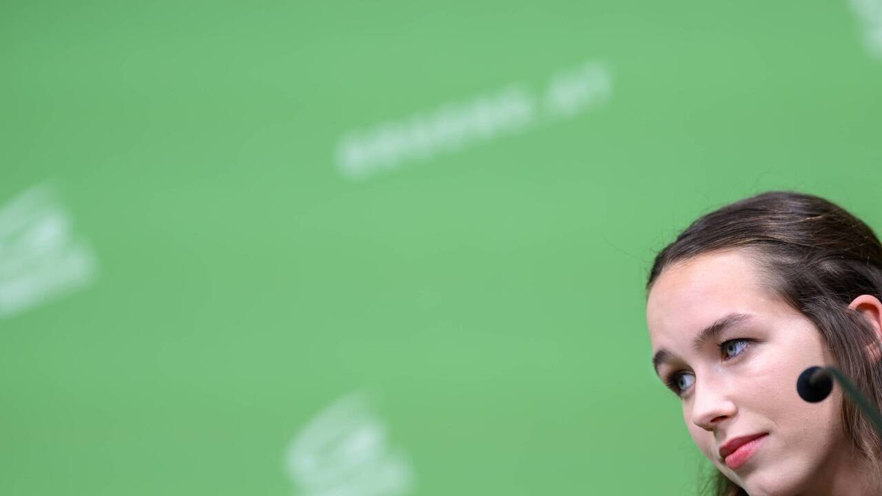 Die grüne EU-Spitzenkandidatin Lena Schilling ist „wütend“ über die anonymen Anschuldigungen gegen ihre Person und denkt nicht an Aufgabe. Die grüne EU-Spitzenkandidatin Lena Schilling ist „wütend“ über die anonymen Anschuldigungen gegen ihre Person und denkt nicht an Aufgabe.