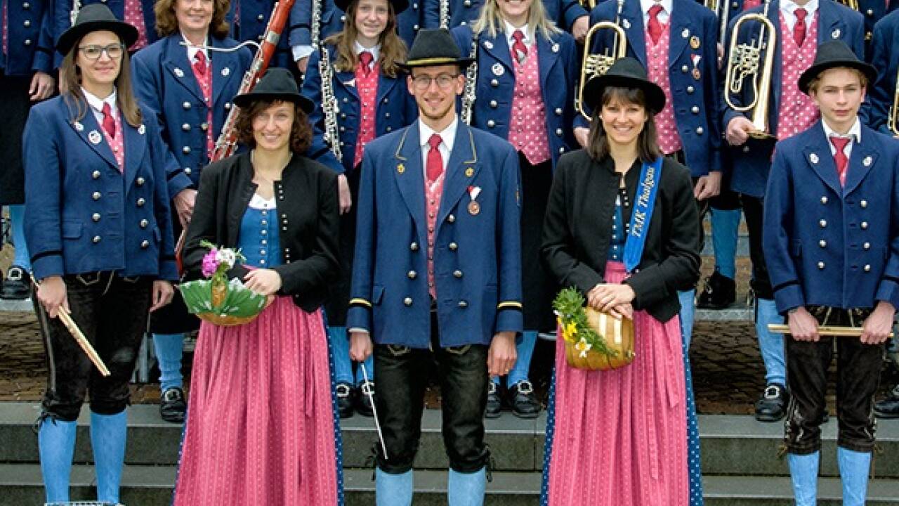  Die alte markante blaue Tracht mit rosa Gilets stammt aus den 1950er-Jahren.  