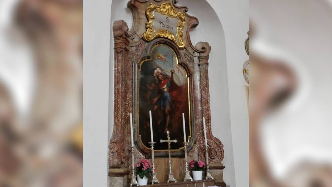 Der Florianaltar in der Kirche St. Sebastian in der Salzburger Linzer Gasse.  