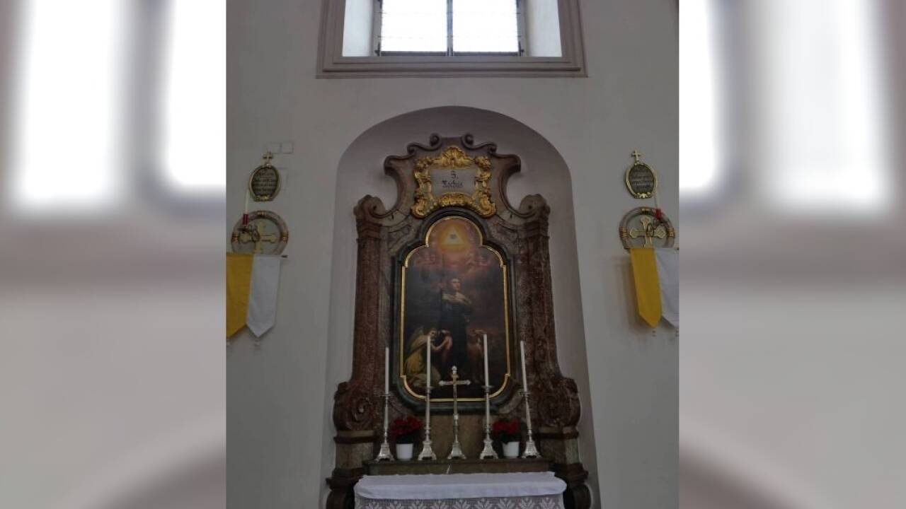 Blick auf den Rochusaltar.  