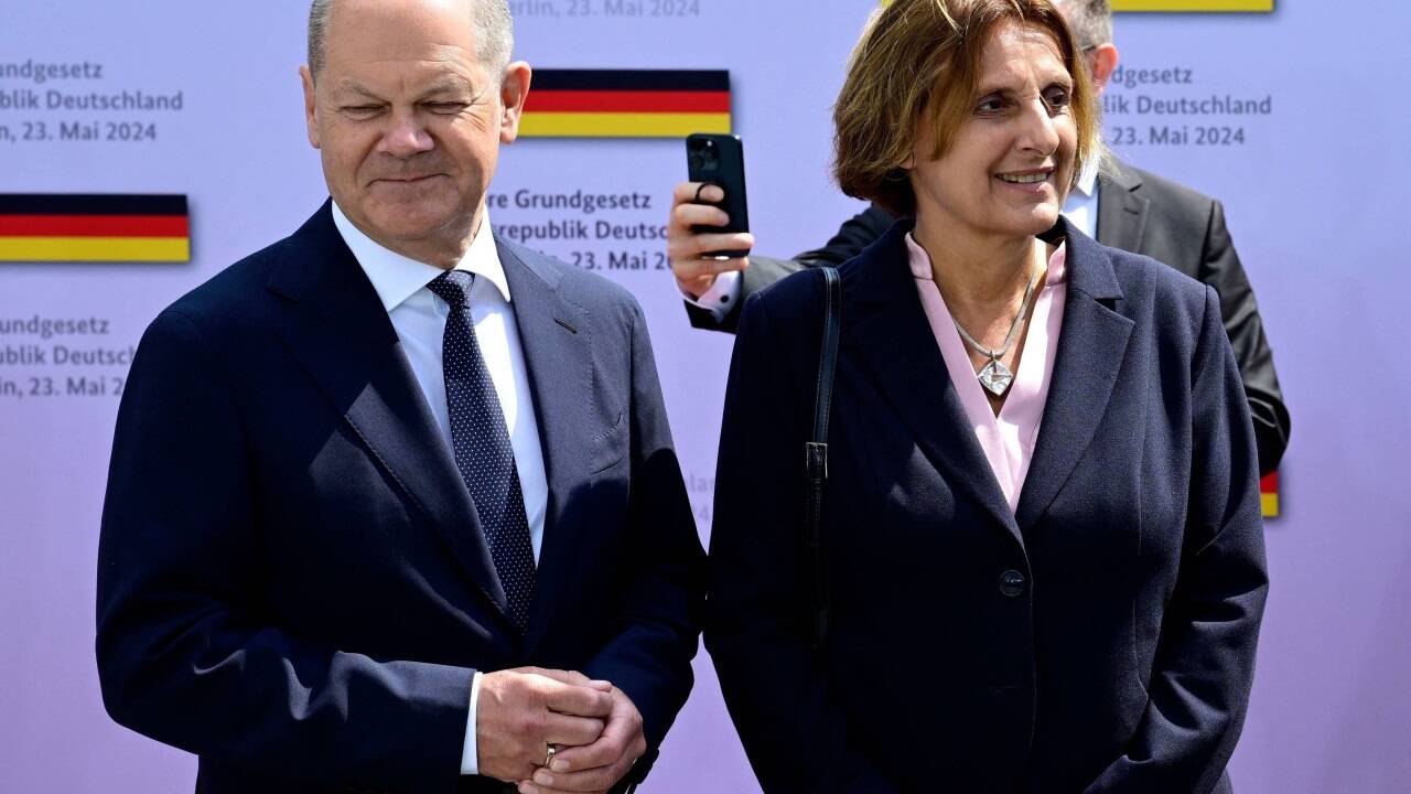 Der deutsche Bundeskanzler Olaf Scholz und seine Frau Britta Ernst. 