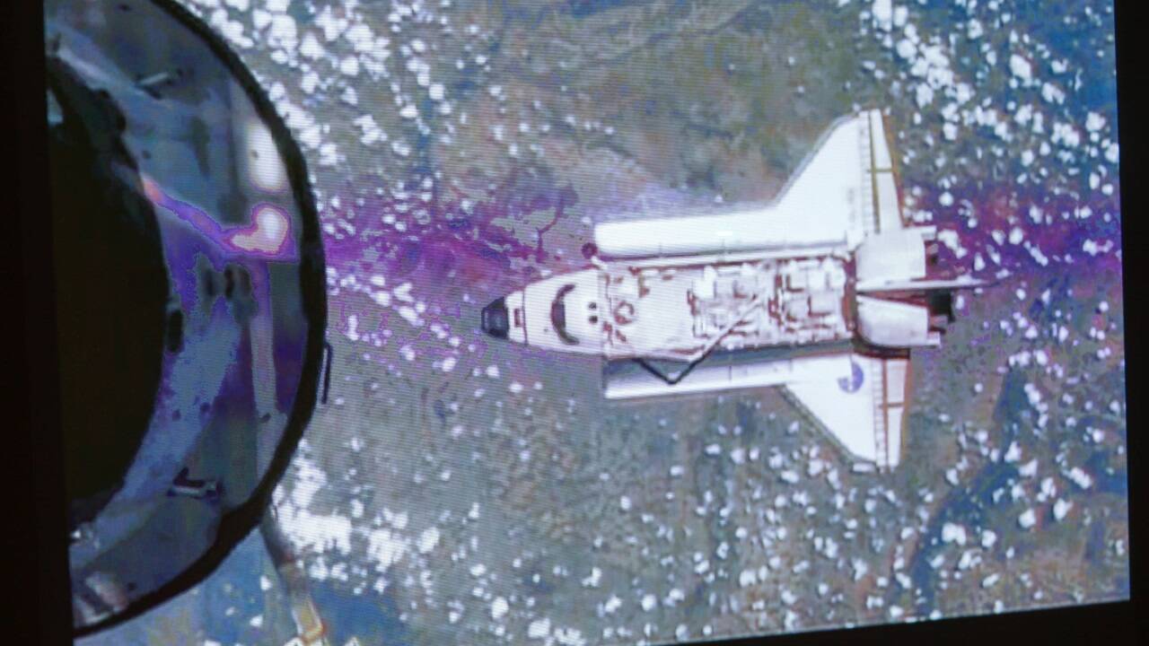 Wenn eine Nation Anti-Satellitenwaffen einsetze, erzeuge dies Trümmer, die auch eigene Satelliten gefährdeten. Wenn eine Nation Anti-Satellitenwaffen einsetze, erzeuge dies Trümmer, die auch eigene Satelliten gefährdeten.