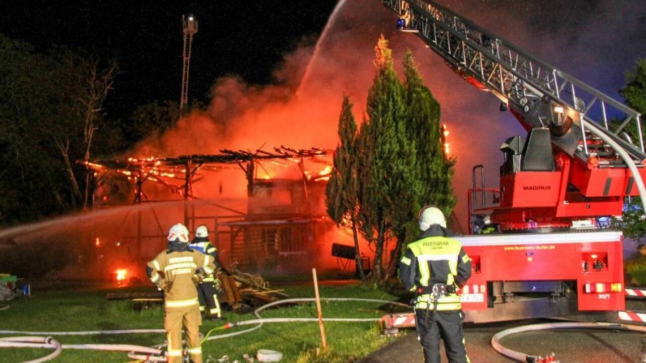 Das Haus brannte lichterloh. 