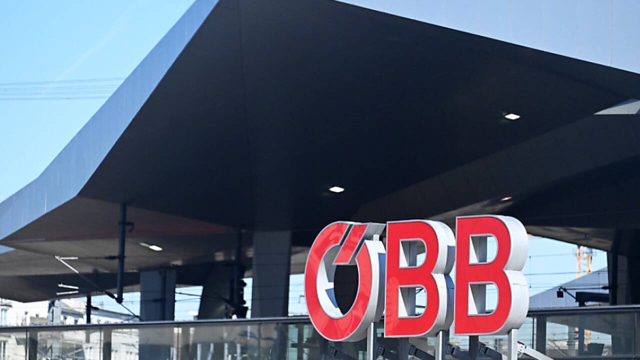ÖBB-Logo beim Hauptbahnhof in Wien 