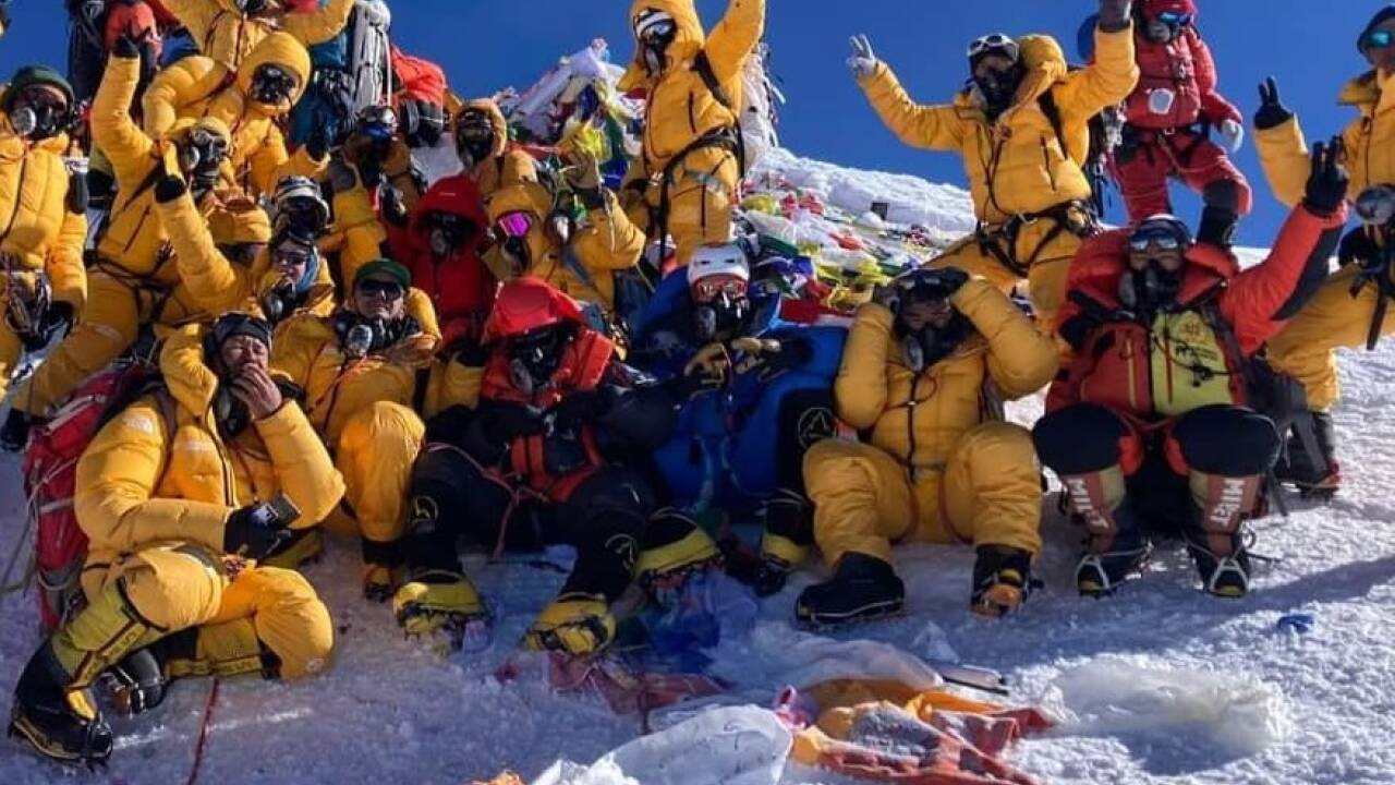 Rupert Hauer erreichte als Guide einer Gruppe von Kunden des Expeditionsveranstalters Furtenbach Adventures am 22. Mai den Mount Everest.  