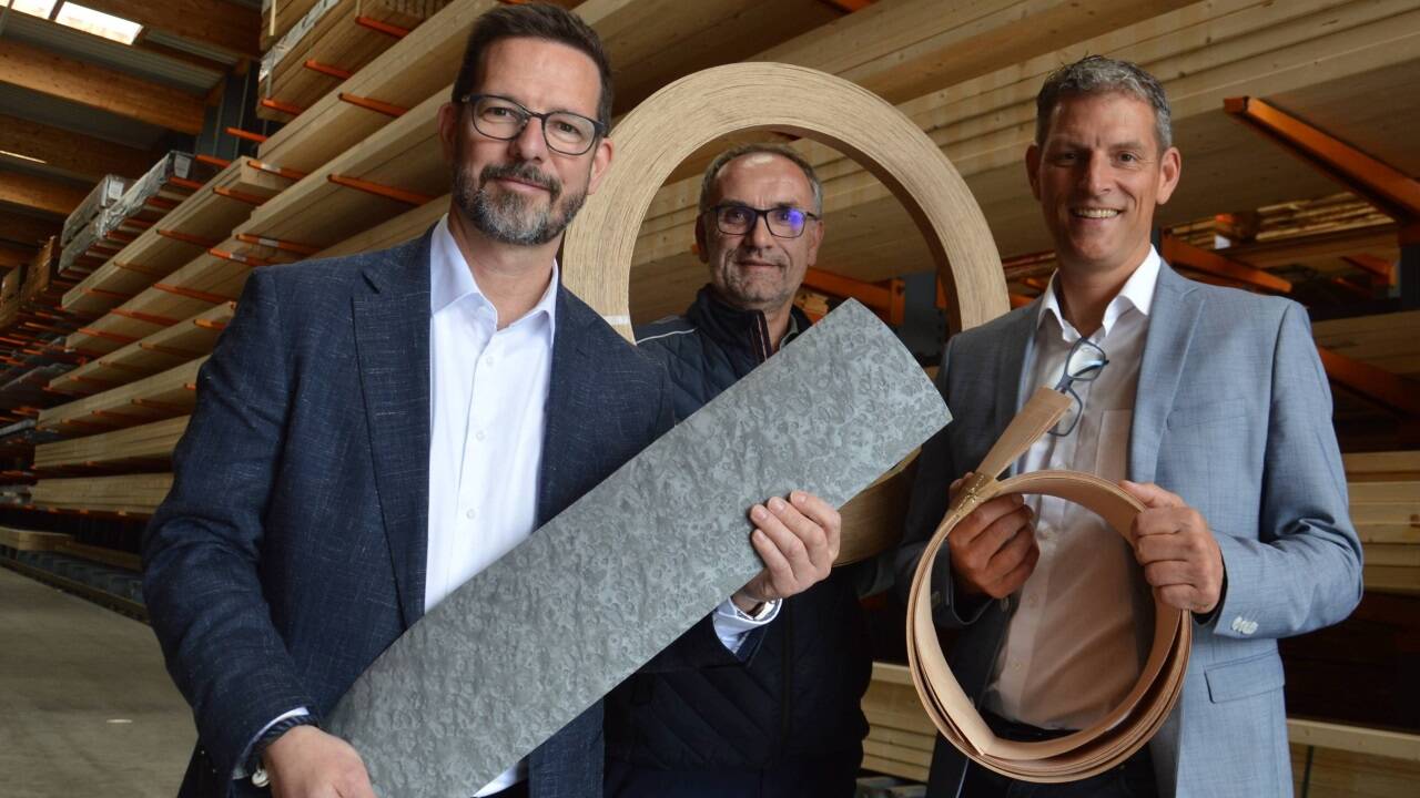 David Brenner (l.) leitet das Österreich-Geschäft von Frischeis, Thorsten Klingbeil (r.) ist Chef der Niederlassung in Bergheim-Handelszentrum. Klaus Mittmasser (m.) leitet die Furnierzentrale in Bergheim-Aupoint.  