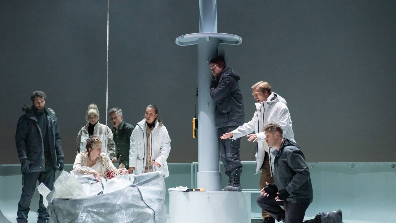 Ensemble in „Anthropocene“ am Salzburger Landestheater.  