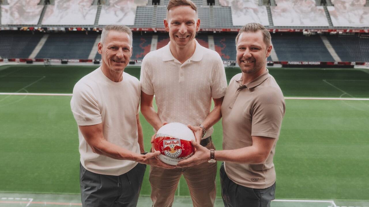 Pep Lijnders (M.) unterschrieb in Salzburg einen Dreijahresvertrag. 