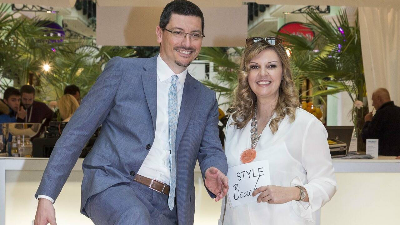 Frühlingfest im Designer Outlet: Einkaufen am Sandstrand