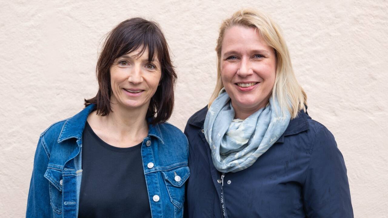 Die Lehrerinnen Eva Crewe und Ines Schütz. 
