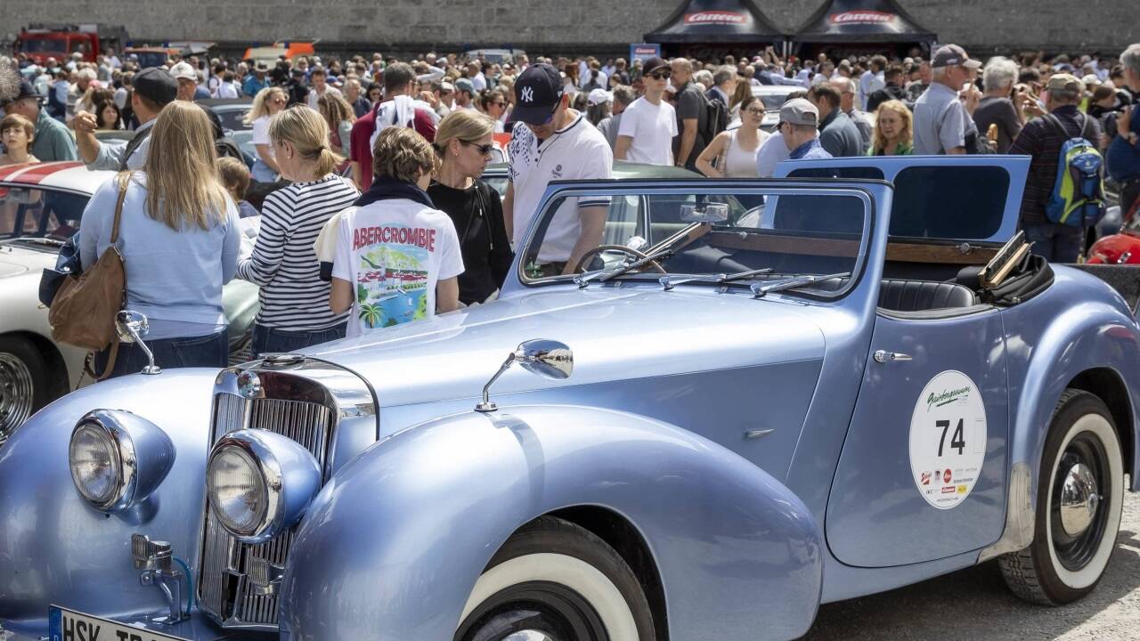 Am Residenzplatz wurden am Nachmittag die Fahrzeuge präsentiert. 
