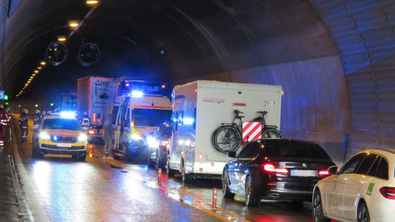 Unfall im Helbersbergtunnel. 