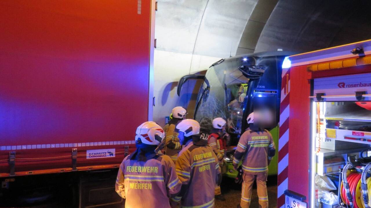 Unfall im Helbersbergtunnel. 