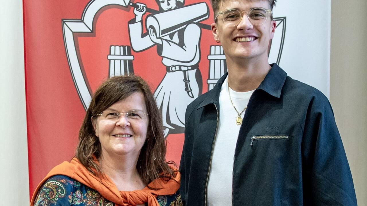 KPÖ-plus-Gemeindevertreterin Karin Lindorfer mit Parteikollege Matthias Niederreiter. 