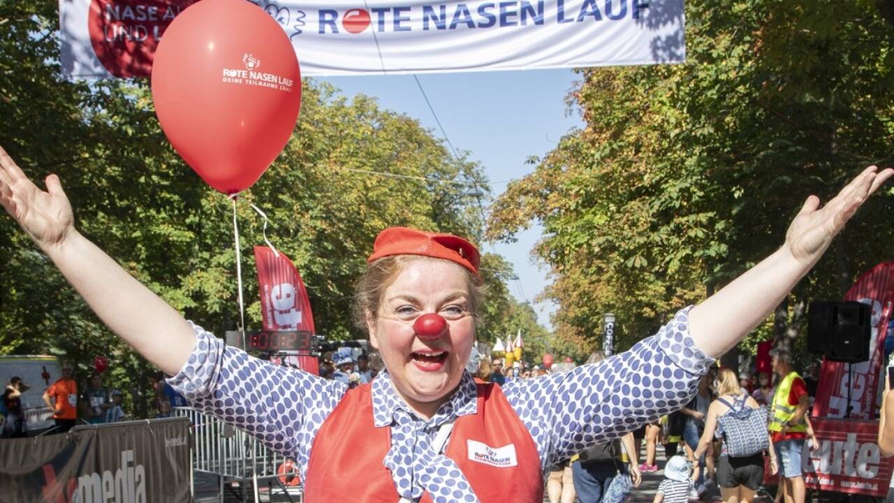 Die Rote-Nasen-Clowndoctors laden zum fröhlichen Lauffest am Uniklinikum. 