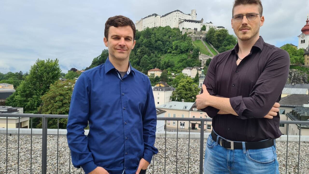 Die Sprachwissenschafter Mason Wirtz (rechts) und Eugen Unterberger von der Universität Salzburg starten nun eine Folgestudie zum Thema „Was prägt Ihre Sprache und Dialekte?“  