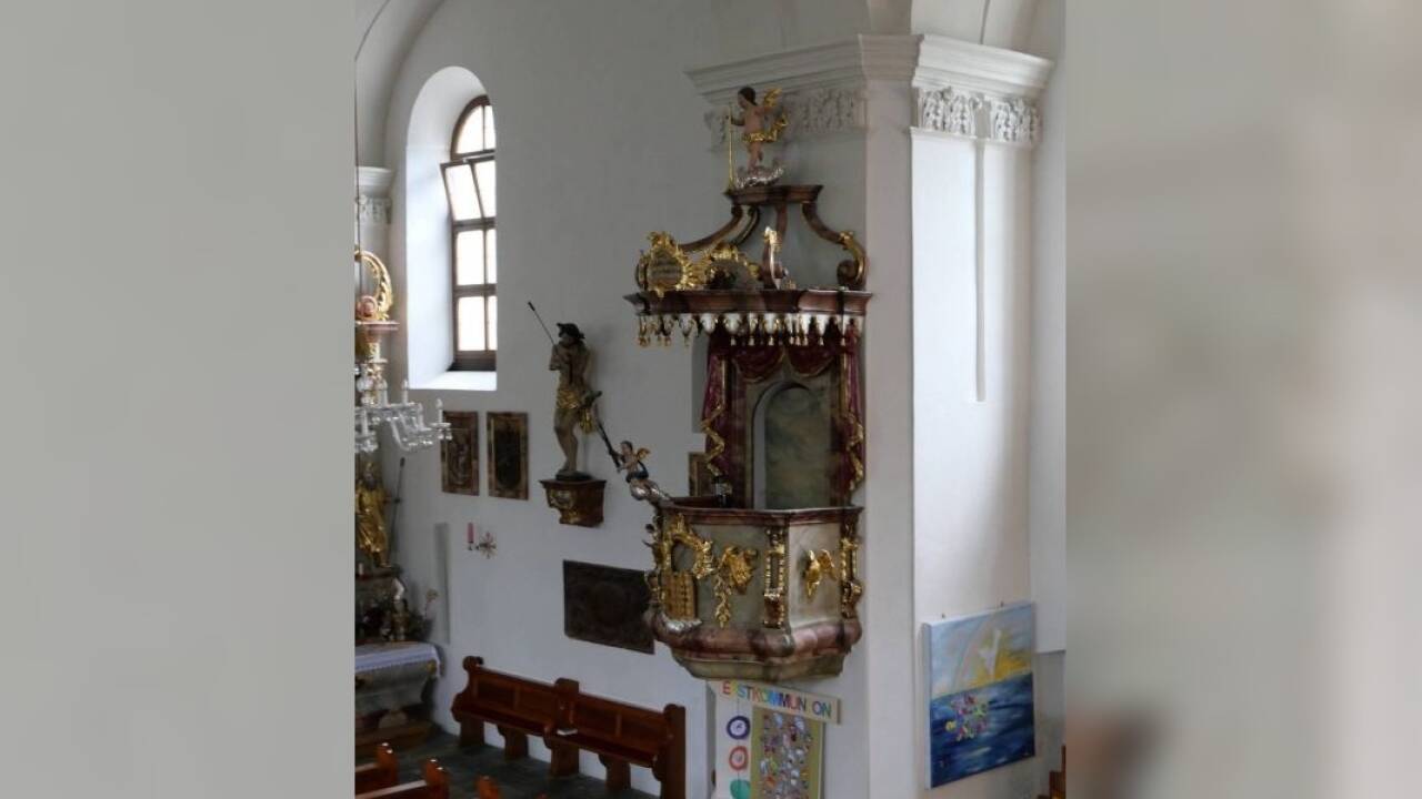 Blicke auf die Kanzel in der Pfarrkirche Großarl. 