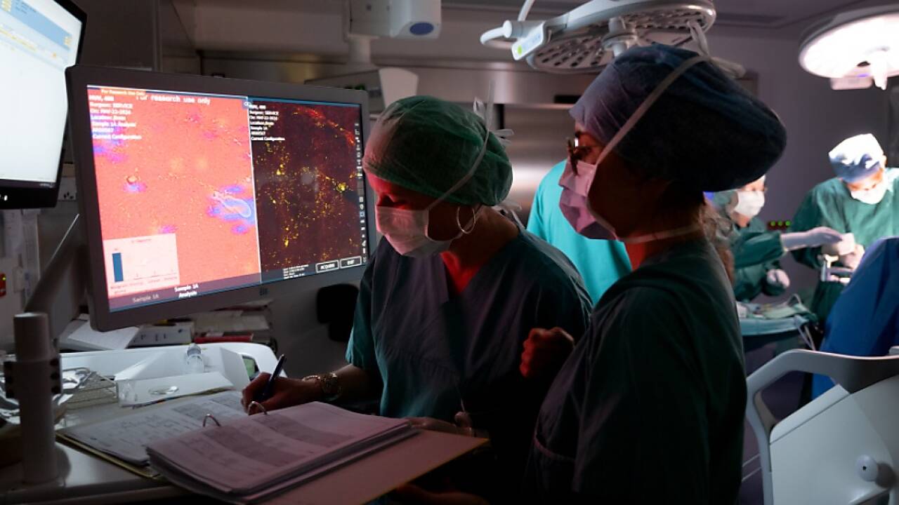 Gewebebestimmung mit einem KI-System bei einer neurochirurgischen Operation 
