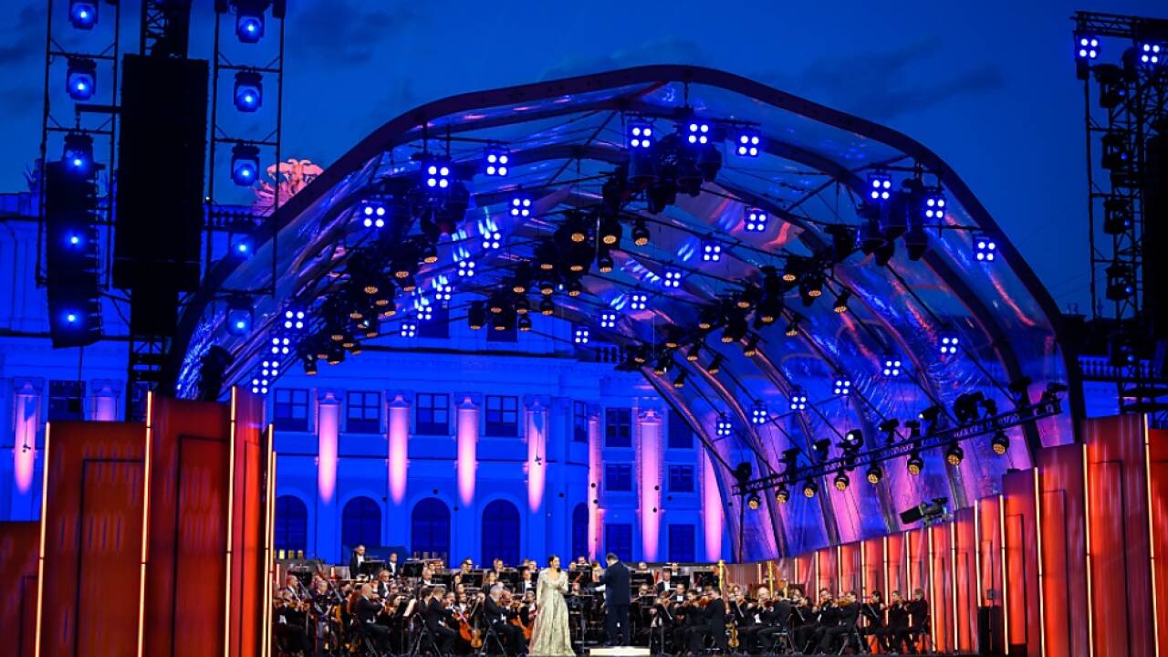 Lise Davidsen und Dirigent Andris Nelsons auf der Bühne 