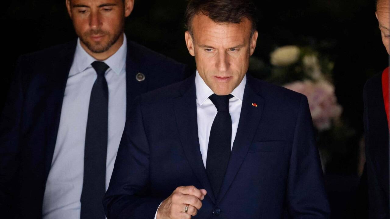 Fast jeder dritte Wähler hat in Frankreich für die Partei von Marine Le Pen gestimmt. Frankreichs Präsident Emmanuel Macron kündigt Neuwahlen an. Fast jeder dritte Wähler hat in Frankreich für die Partei von Marine Le Pen gestimmt. Frankreichs Präsident Emmanuel Macron kündigt Neuwahlen an.