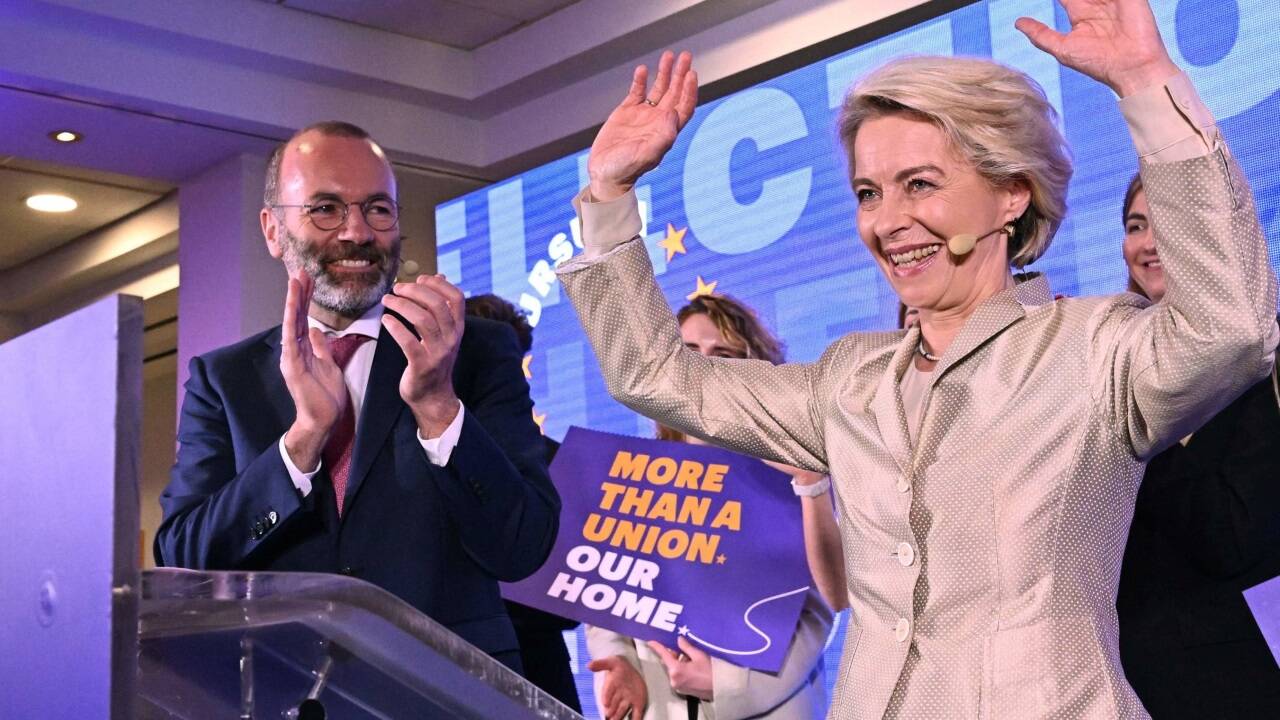 Für Ursula von der Leyen ist die Pflicht erfüllt: Die Europäische Volkspartei hat die Wahl gewonnen.  