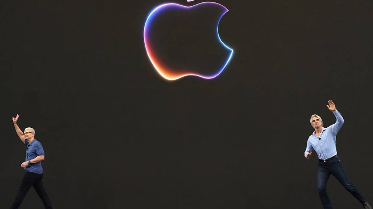 Apple CEO Tim Cook (links) und Craig Federighi, Senior-Vizepräsident für Software-Entwicklung. Apple CEO Tim Cook (links) und Craig Federighi, Senior-Vizepräsident für Software-Entwicklung.