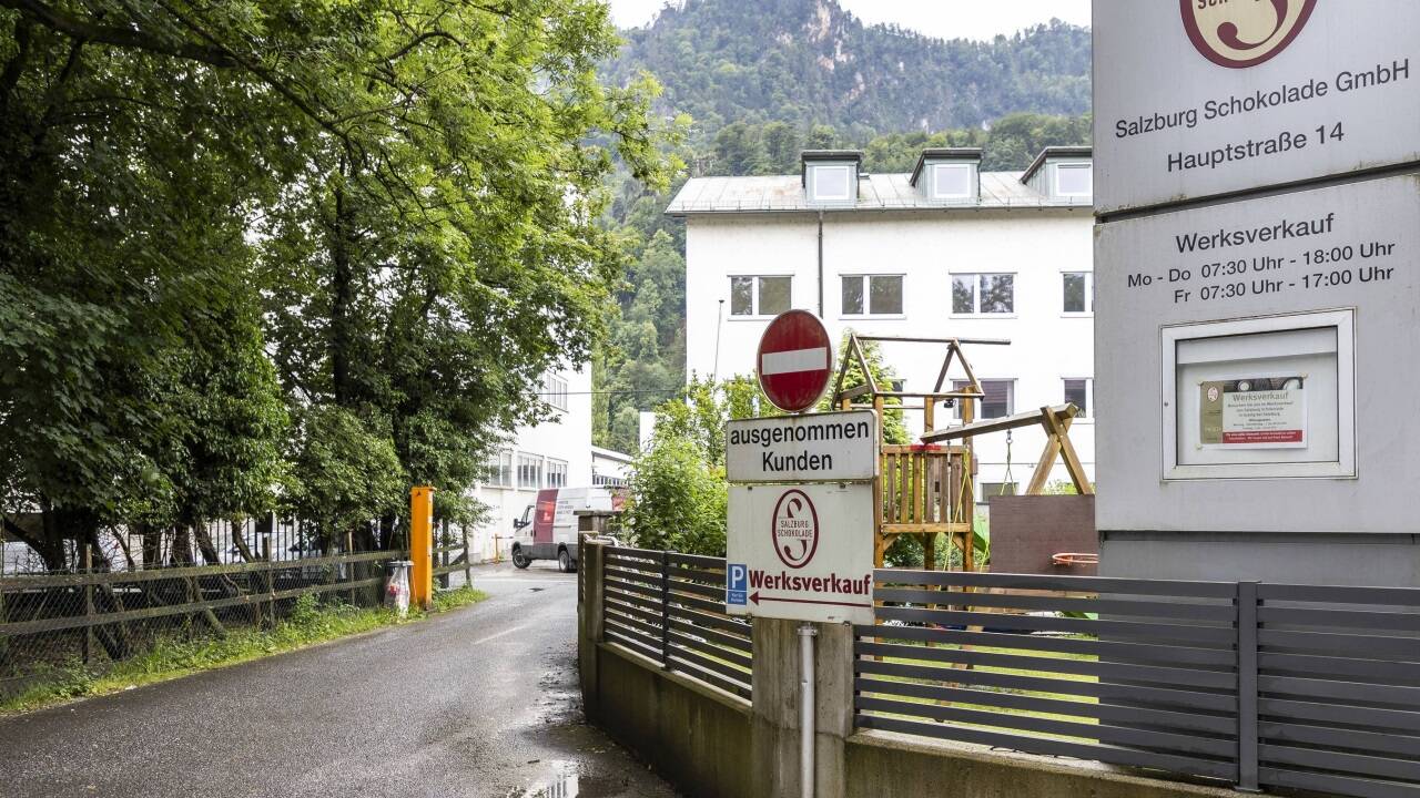 Seit 1956 produziert die Salzburg Schokolade ausschließlich in Grödig. Zu Jahresende gehen im Werk die Lichter aus. Jetzt wird um Lösungen für die 65 betroffenen Mitarbeiterinnen und Mitarbeiter gerungen. Seit 1956 produziert die Salzburg Schokolade ausschließlich in Grödig. Zu Jahresende gehen im Werk die Lichter aus. Jetzt wird um Lösungen für die 65 betroffenen Mitarbeiterinnen und Mitarbeiter gerungen.