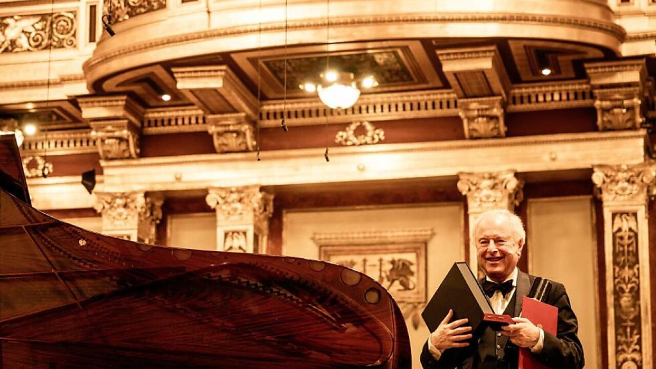 Nicht mit leeren Händen: András Schiff wurde mit Ehrungen überhäuft Nicht mit leeren Händen: András Schiff wurde mit Ehrungen überhäuft