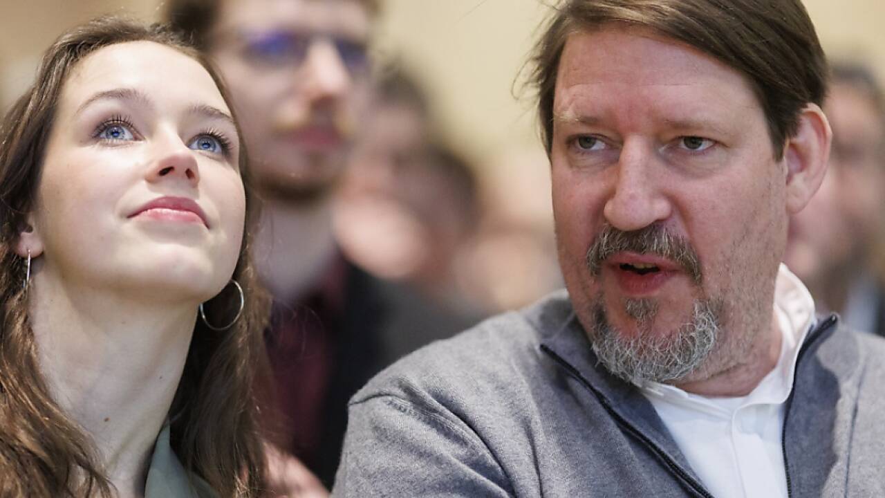 Thomas Waitz überflügelt wie erwartet grüne Listenerste Lena Schilling 