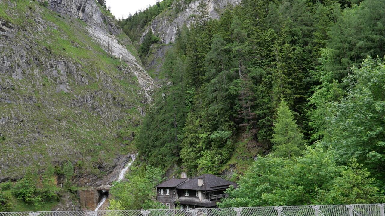 Blick von der Umfahrungsbrücke zur Alten Wacht.  