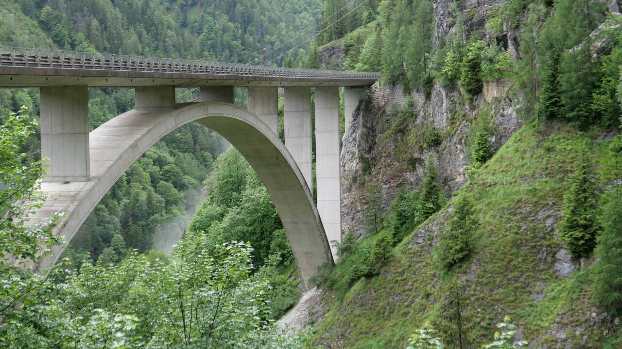 Durch den Bau der Brücke konnte das Nadelöhr Alte Wacht umfahren werden.  