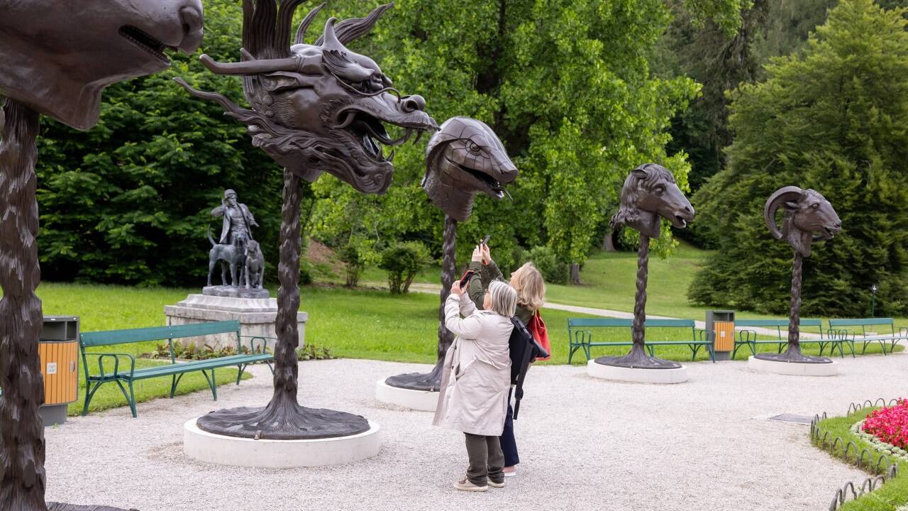 „Zodiac Heads“ bei der Kaiservilla. „Zodiac Heads“ bei der Kaiservilla.