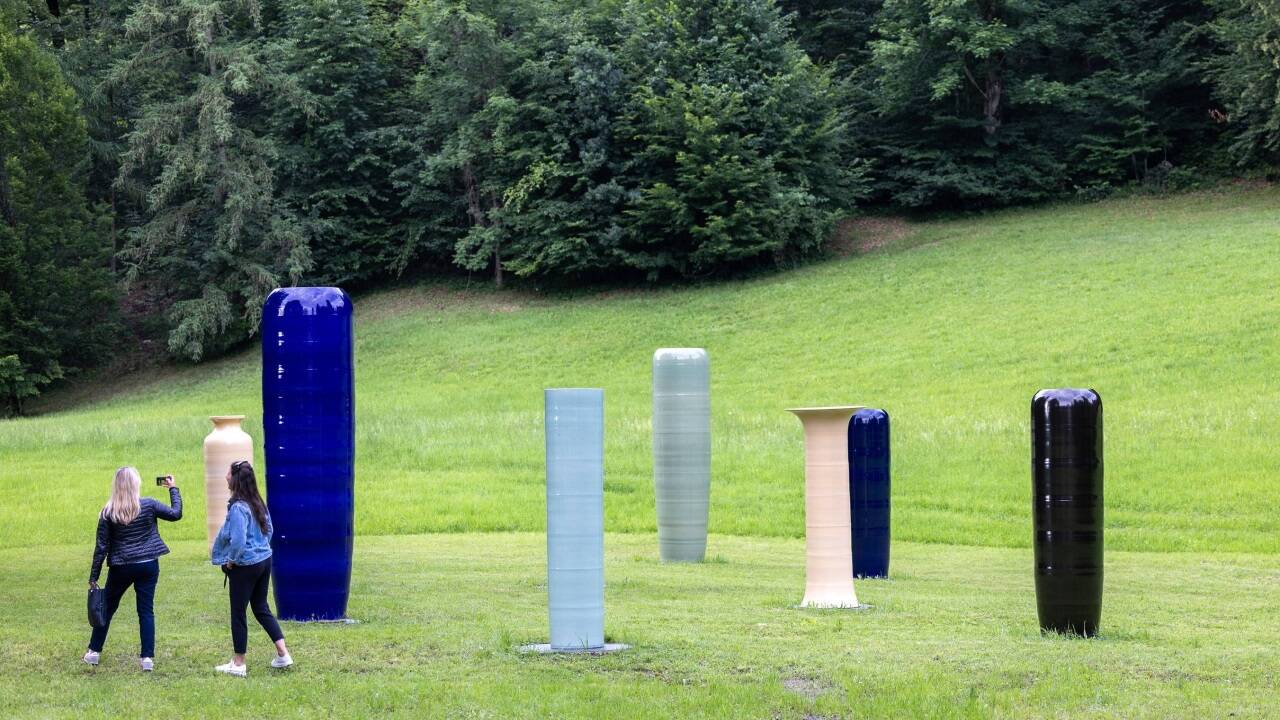 Vasen neben dem Marmorschlössl. Vasen neben dem Marmorschlössl.