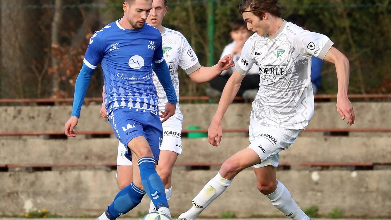 Elias Fasching (rechts) wechselt von Henndorf nach Thalgau. 