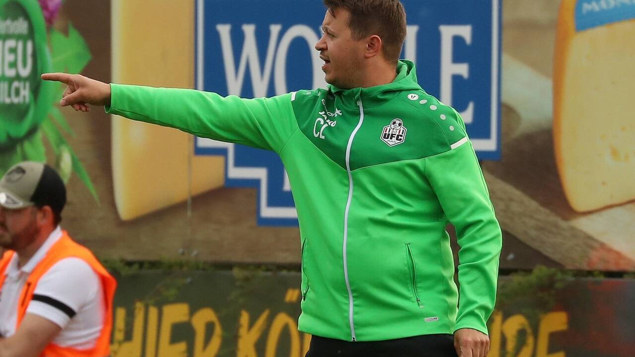 Cheftrainer Christoph Lessacher will mit jungen Spielern arbeiten. 