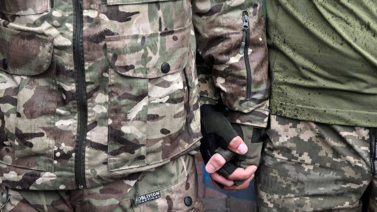 Die Mehrheit der Ukrainerinnen und Ukrainer spricht sich nach wie vor dafür aus, dass die Russen aus der gesamten Ukraine abziehen müssen. 