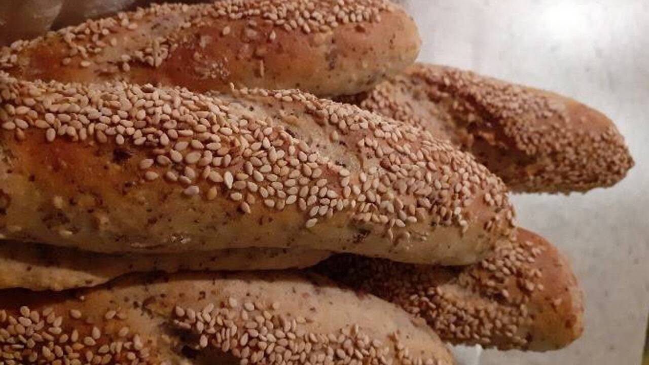 Mit Hilfe des Topfen bleibt der Kornspitz saftig. 
