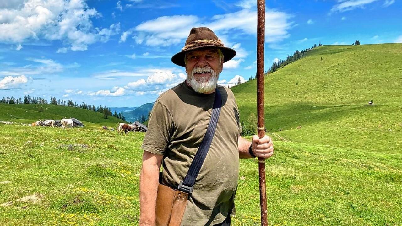 Jeden Tag sieht der Rosserer bei seinen Rundgängen nach den Tieren. Bis sie seinen Ruf kennen, geht er täglich zwischen sieben und 15 Kilometer. 
