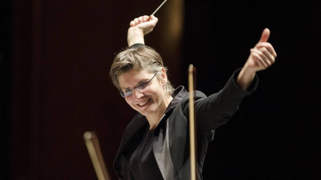 Die Philharmonie von Dirigentin Elisabeth Fuchs bekam Geld vom „Guten Rat für Rückverteilung“ zugesprochen. 