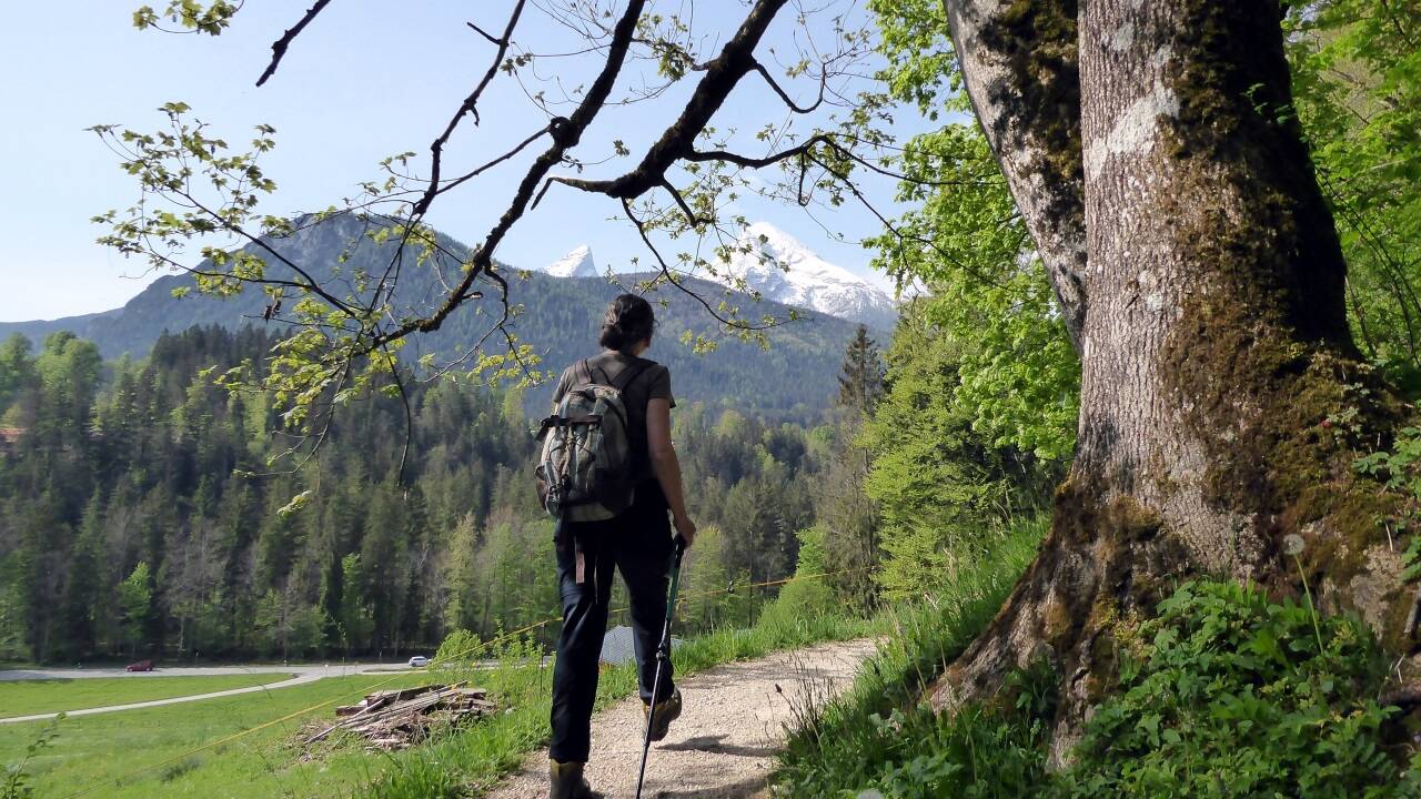 Unterwegs auf dem Soleleitungsweg kurz vor Ilsank mit Blick Richtung Watzmann. 