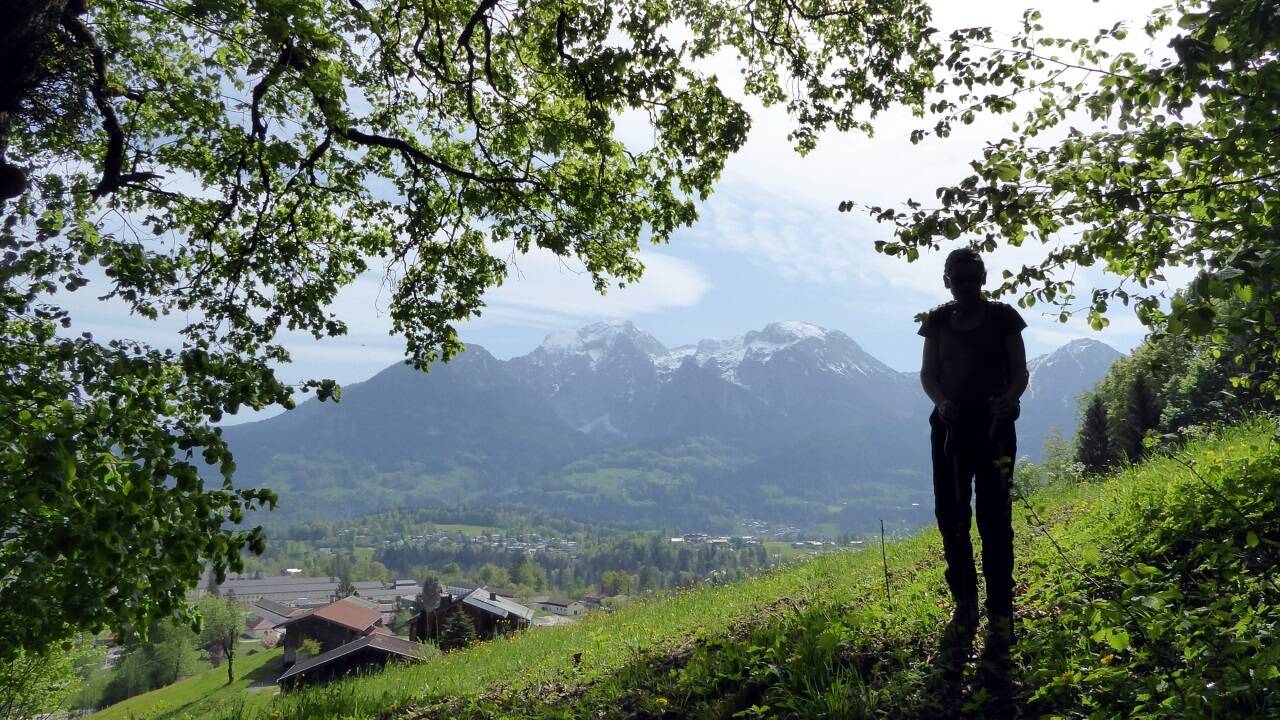 Unterwegs auf dem Soleleitungsweg kurz vor Ilsank mit Blick Richtung Watzmann. 