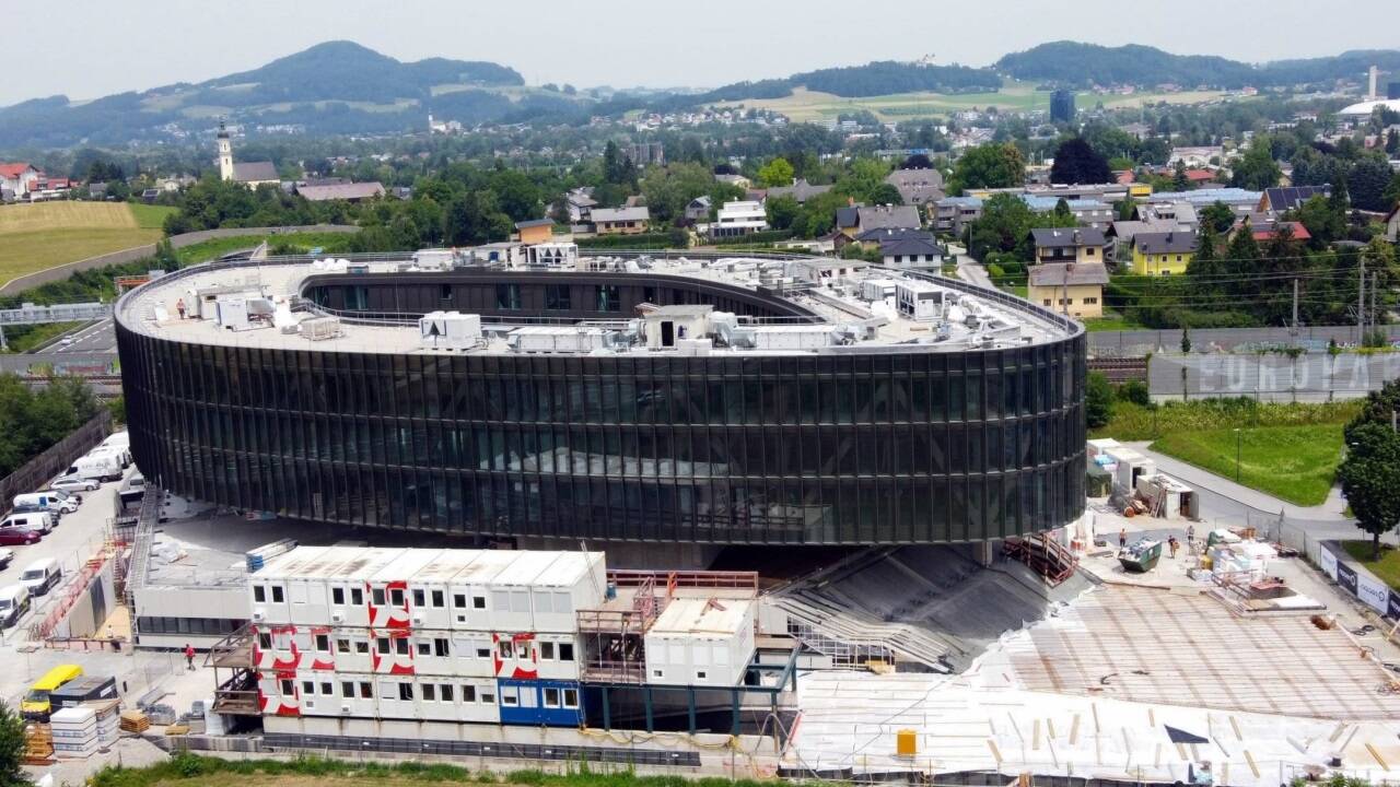 Die Strabag hat die Bauarbeiten am Helix an der Westautobahn in Salzburg gestoppt. Die Strabag hat die Bauarbeiten am Helix an der Westautobahn in Salzburg gestoppt.