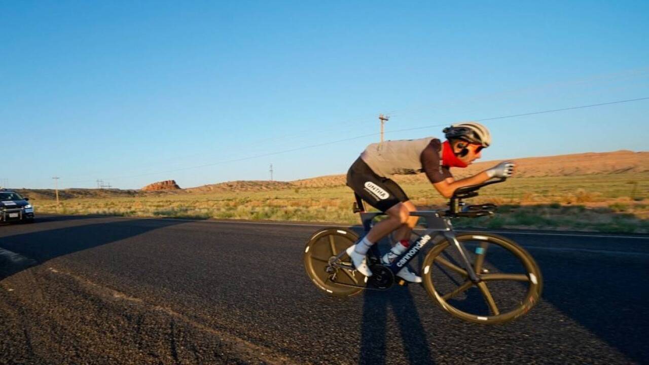 Einmal durch den nordamerikanischen Kontinent: Dominik Meierhofer aus Kuchl kam in der Nacht auf Freitag beim Race Across America ins Ziel. 