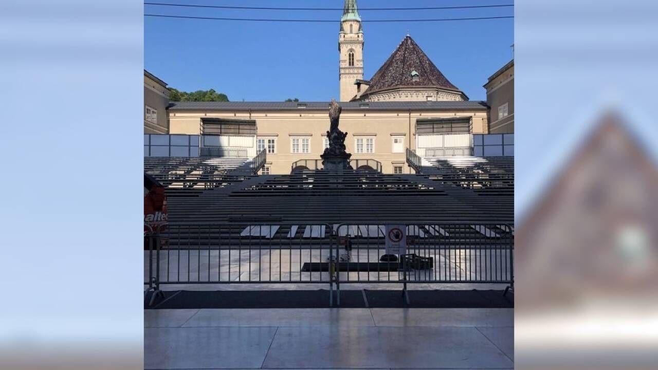 Blick von der neuen „Jedermann“-Bühne zur Franziskanerkirche. 