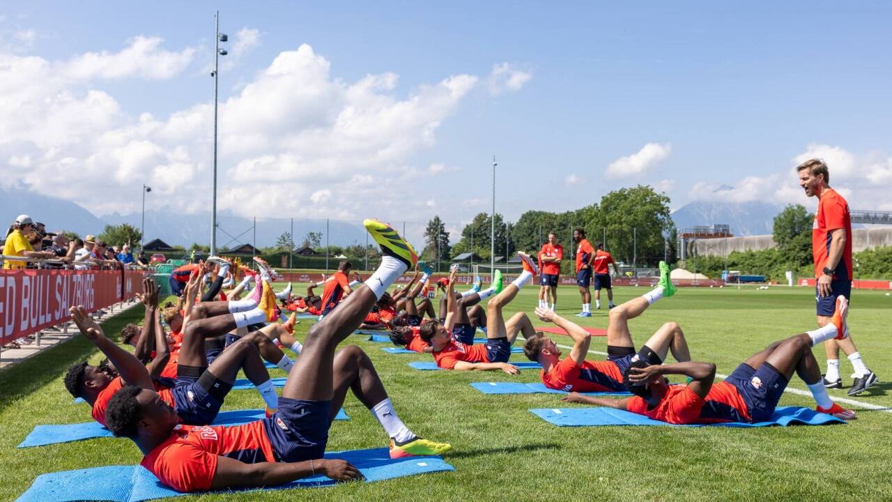 Auch der Athletiktrainer ist neu: Andreas Kornmayer beim schweißtreibenden Warm-up. 