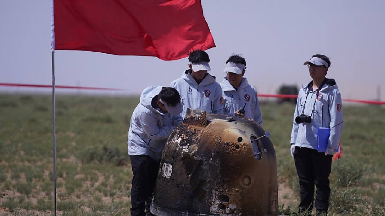Gesteinsproben aus dem Mond wurden zur Erde gebracht  Gesteinsproben aus dem Mond wurden zur Erde gebracht
