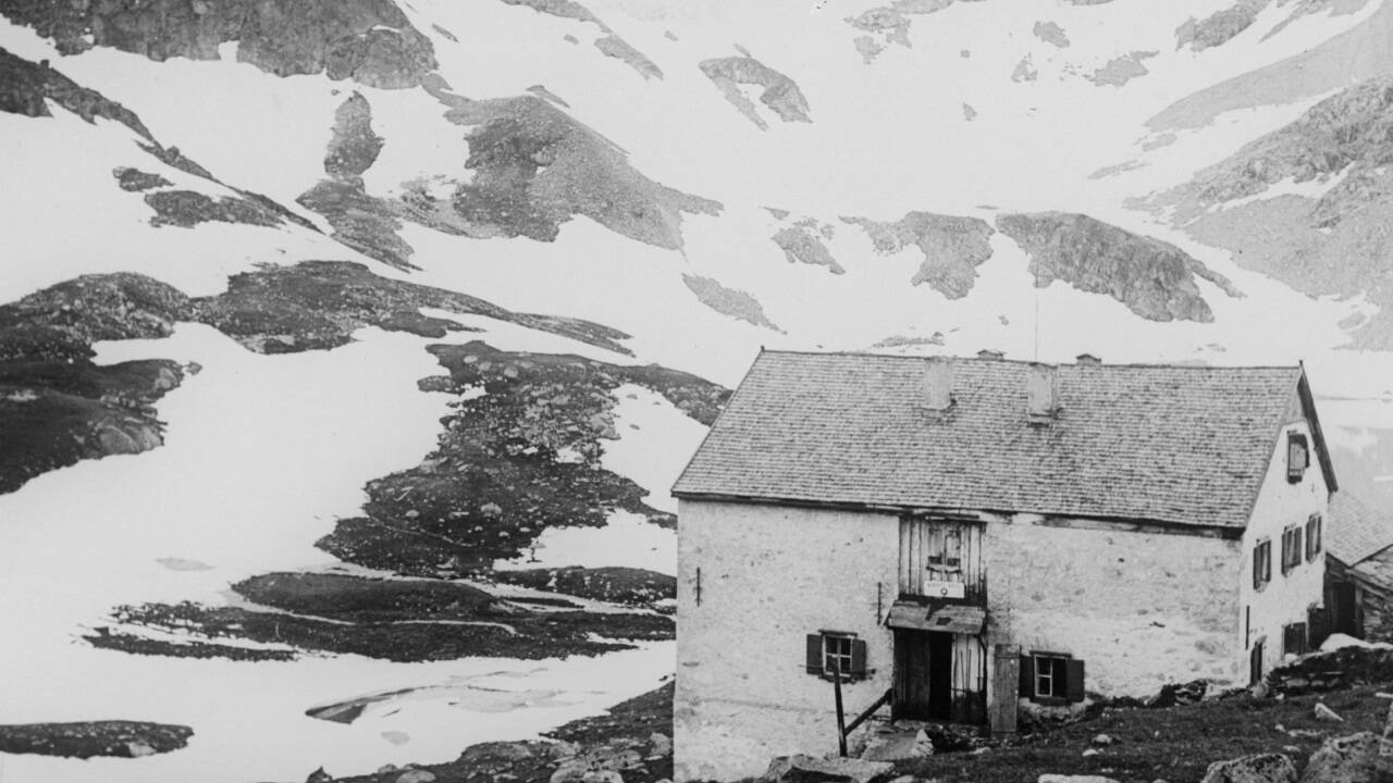 Die historische Aufnahme zeigt die Rudolfshütte am Weißsee im Jahr 1925. Die historische Aufnahme zeigt die Rudolfshütte am Weißsee im Jahr 1925.