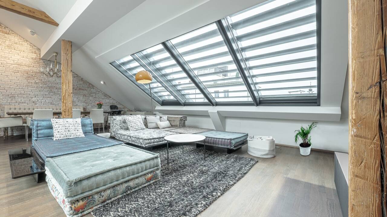 Bis zu 6,2 Metern Breite und 3,2 Metern Höhe reicht bei Axaar Dachfenstern das Standardmaß. Bis zu 6,2 Metern Breite und 3,2 Metern Höhe reicht bei Axaar Dachfenstern das Standardmaß.