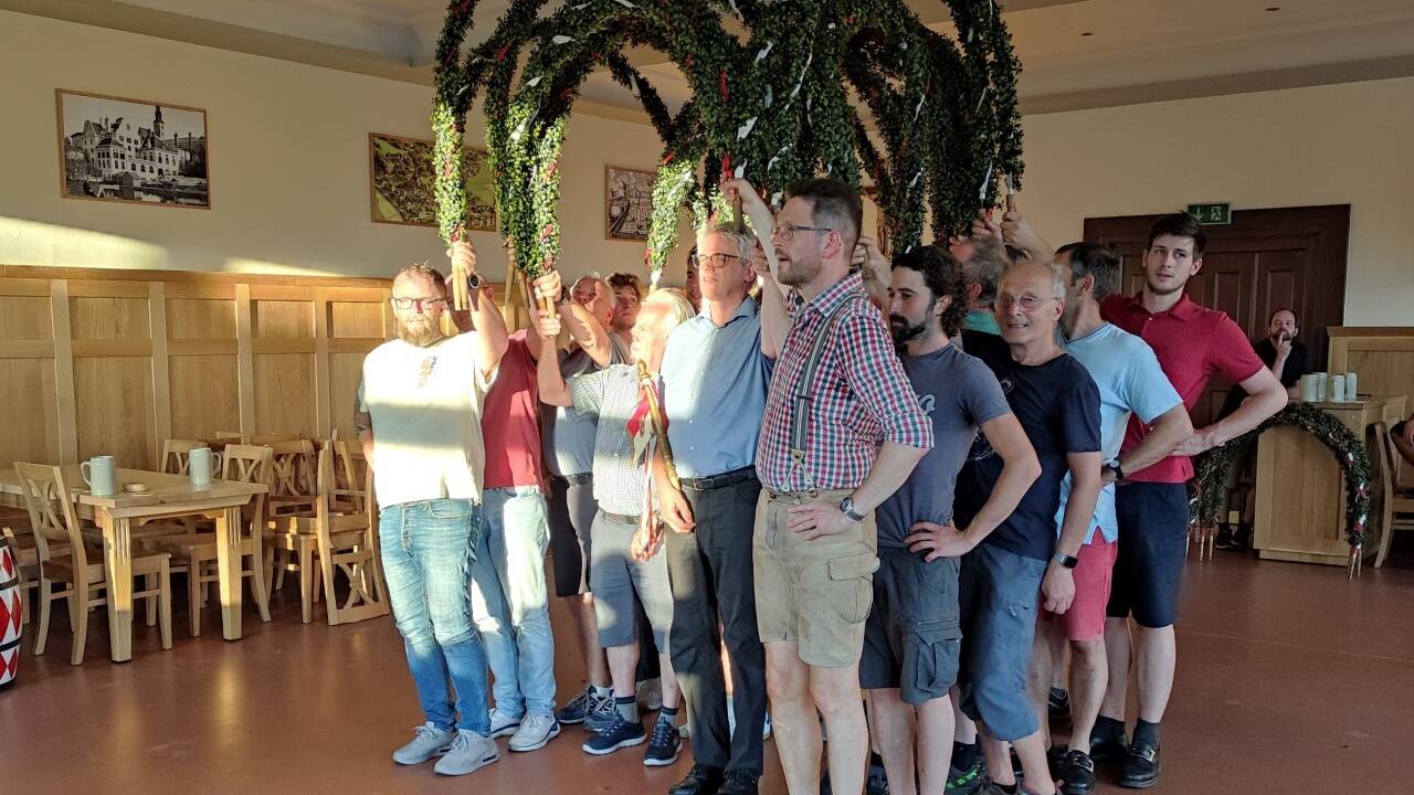 Die Historische Bindertanzgruppe Salzburg bei der Probe im Müllner Bräu.  